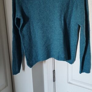 Ellen Tracy Ocean Blue Crew Neck Sweater
